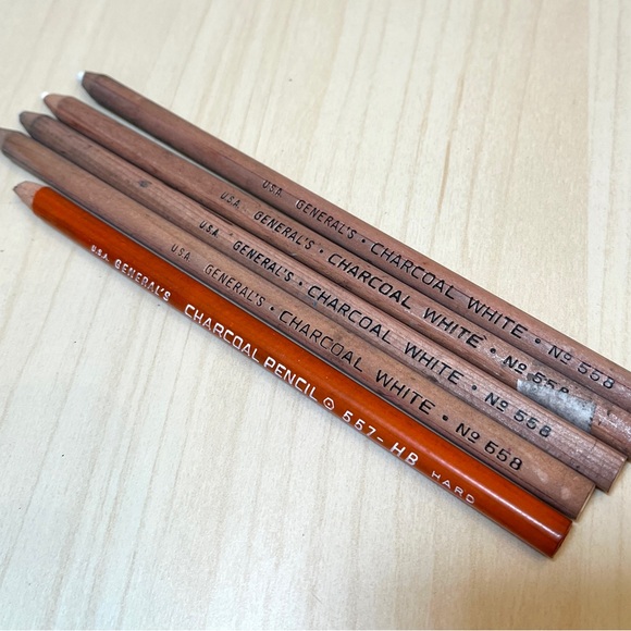White Charcoal Art Pencils set of 4 plus 1 black. 5 total. Drawing Sketching - Picture 1 of 5